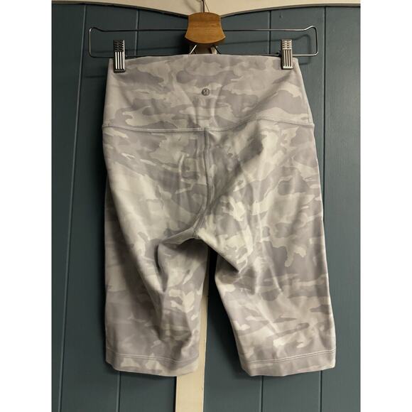 lululemon Wunder Under HR‎ Short 10" Jac Size 2 Camo Alpine/White - Picture 3 of 3